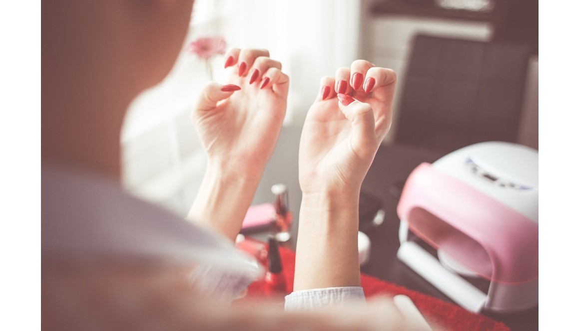Manicure kombinowany – co to jest?