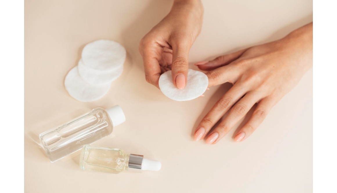 Czy aceton niszczy paznokcie?